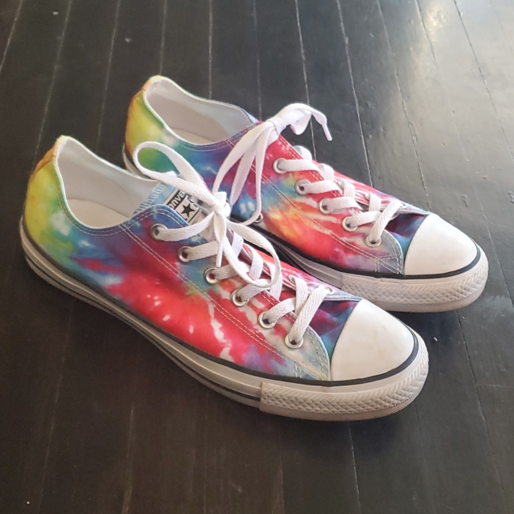 Tie dye Converse